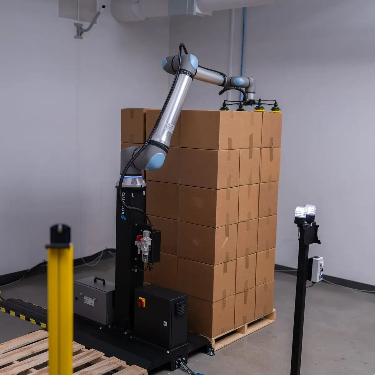 Robotiq PE20 Palletizer